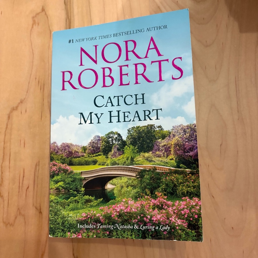 Nora Roberts “Catch My Heart” – Two Romantic Stories in One Volume, Paperback
